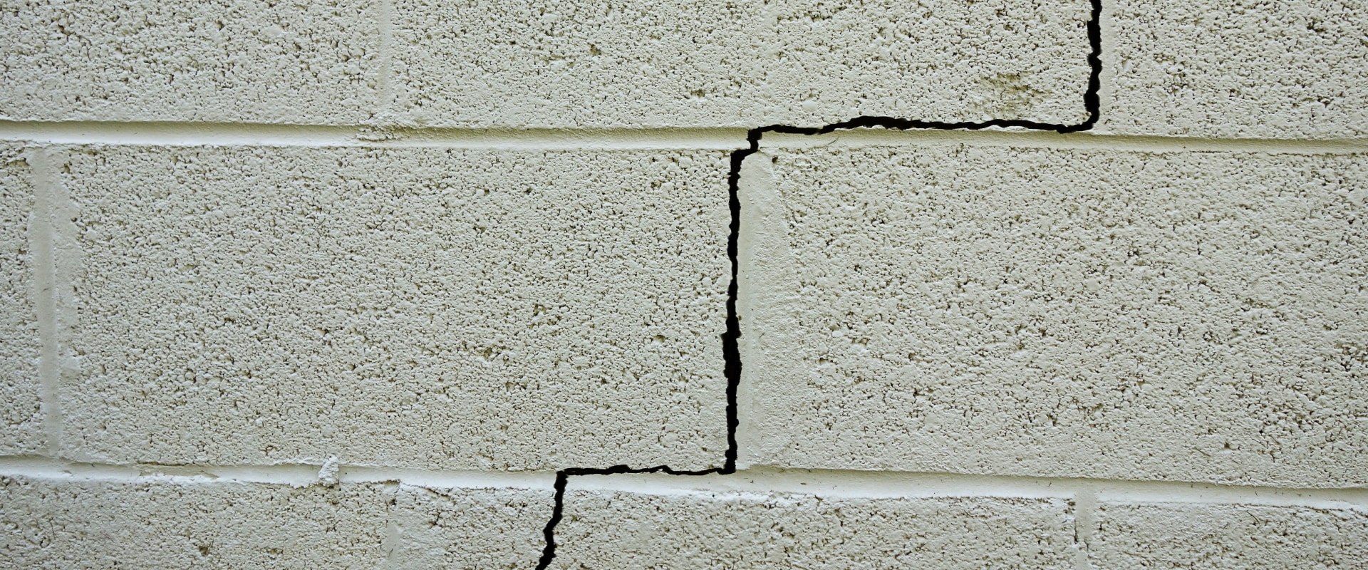 How to Identify Structural Cracks in Concrete